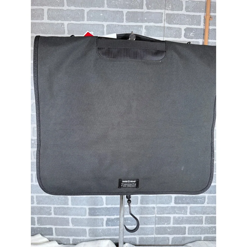 SwissGear‎ Getaway 22 Carry-on Garment Bag Black Tri-Fold Travel Sleeve NWT